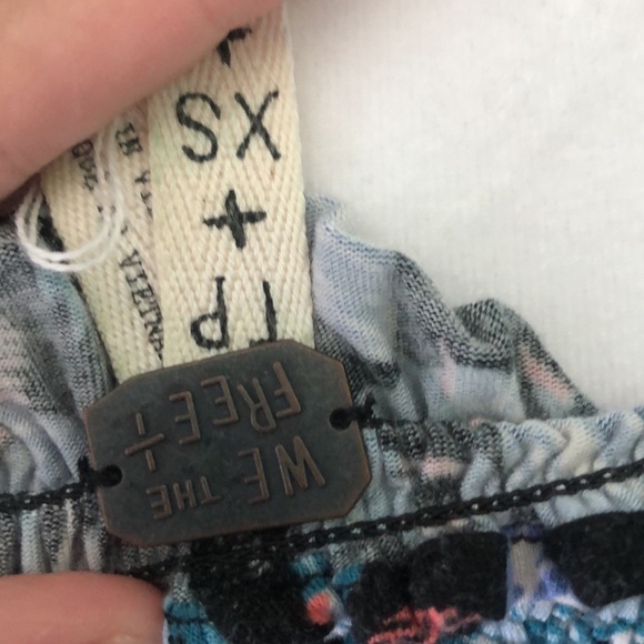 We The Free Free People Women’s Lexington Off Shoulder Top Floral - Picture 4 of 4